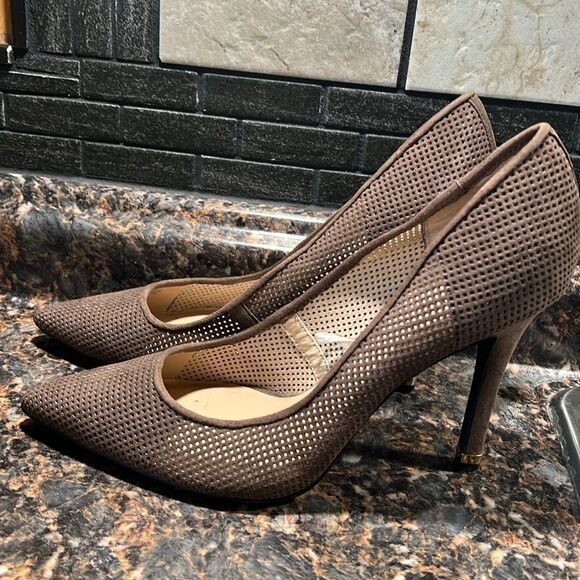 Guess Brown Suede Cutout Pointed Toe Heels Sz 10M - Picture 2 of 14